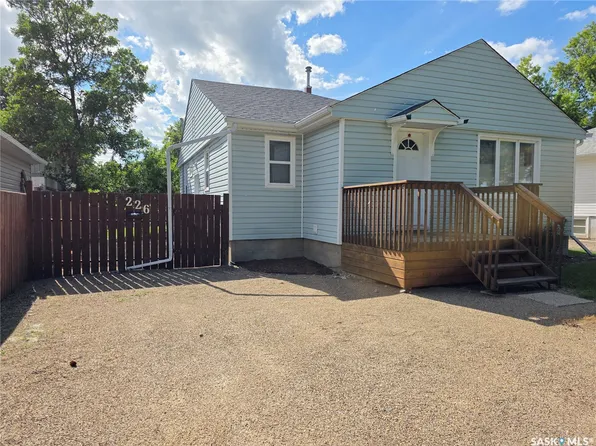 226 9th Avenue NE, Swift Current, SK S9H 2S1