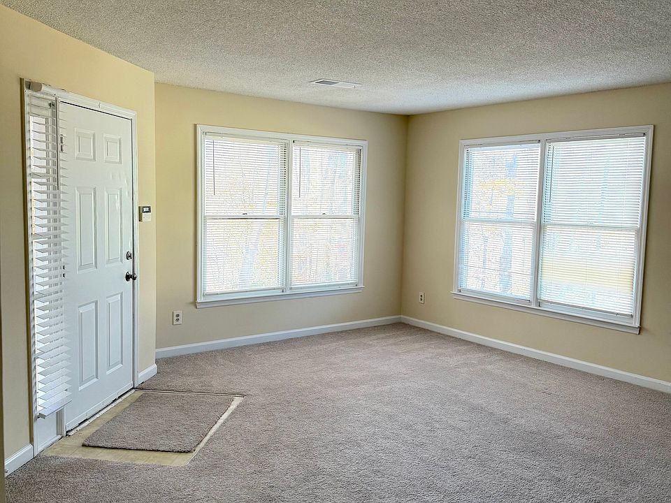 1st image of 1600 Oakpointe Dr #G