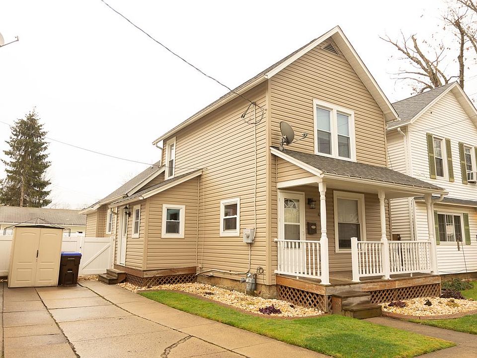 1st image of 416 N 1st St
