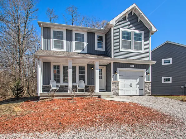 353 Woodland Circle Dr, South Haven, MI 49090