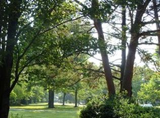 3 Cherokee Dr, Pennington, NJ 08534