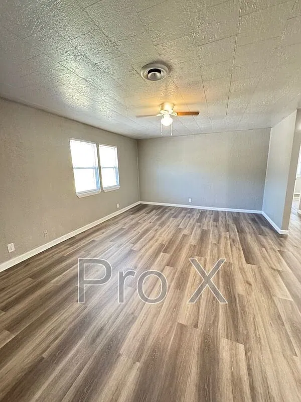 2 bed, 1.0 bath, $850 — Photo 2