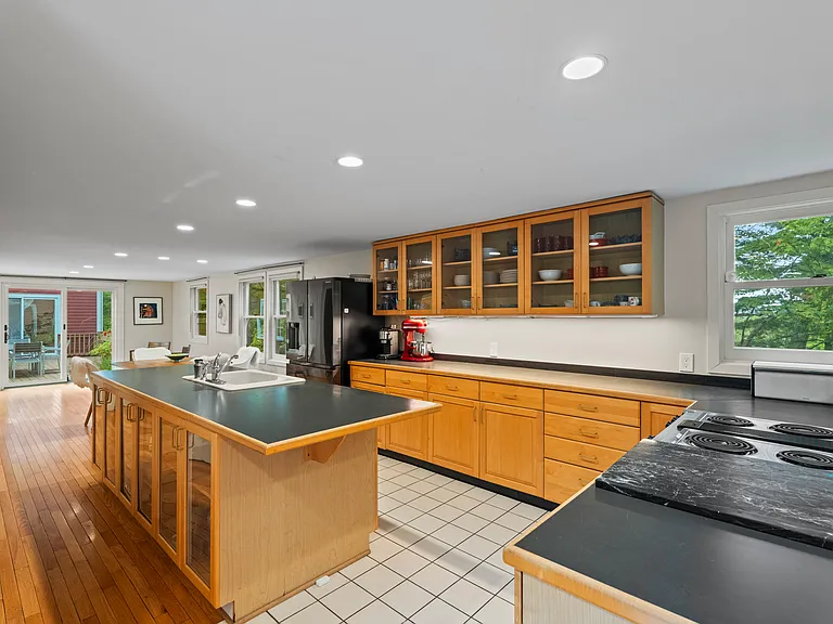 133 Blake Rd — Photo 8