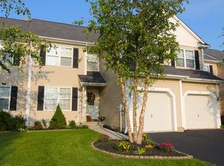 18 Tee Ln, Red Hook, NY 12571