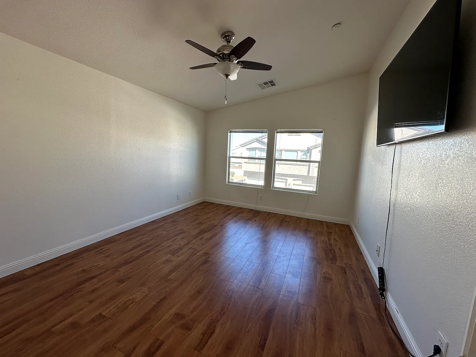 2 bed, 1069 sqft, $1,750 — Photo 4