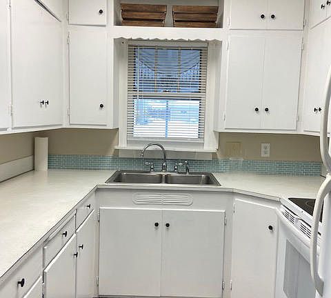 3rd image of 1303 Lincoln Ave
