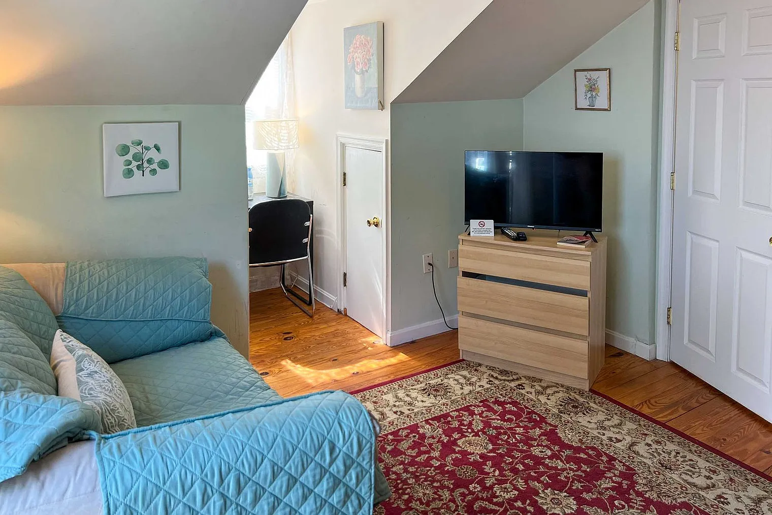 1 bed, 1.0 bath, 548 sqft, $4,744 — Photo 3
