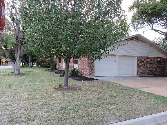 4th image of 6909 Corona Dr