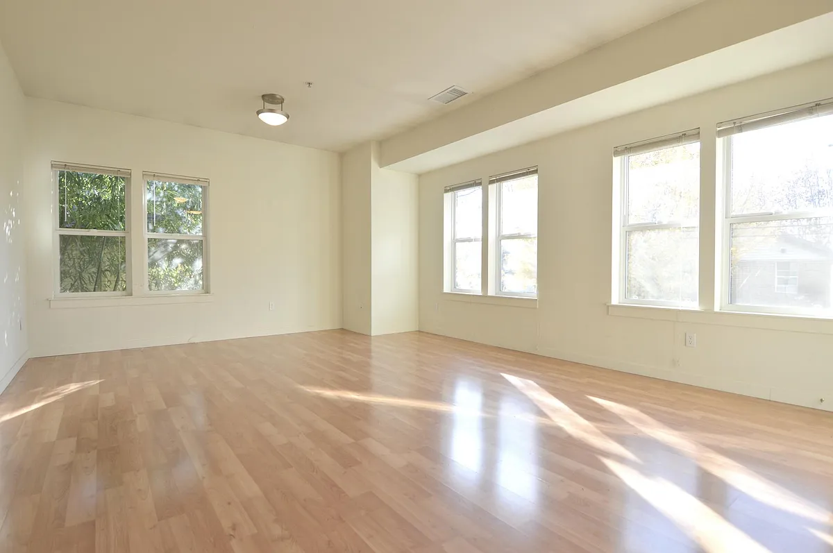Building Photo - 2520 NE Rodney Ave #A