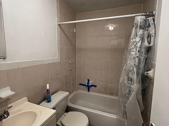4th image of 1780 Marmion Ave #1