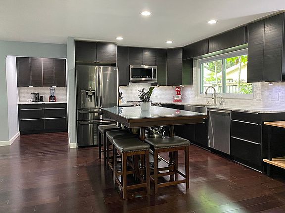 5th image of 1605 Calamondin Ln W