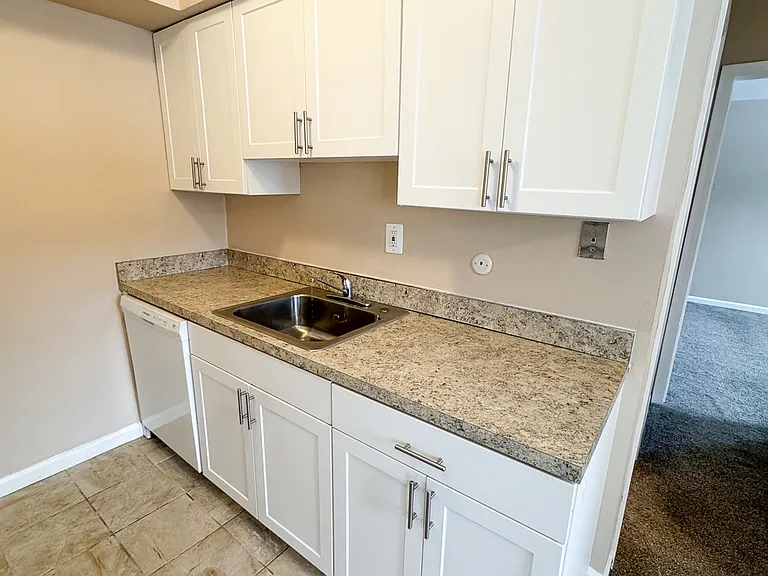 Springfield Valley Apartments — Photo 18