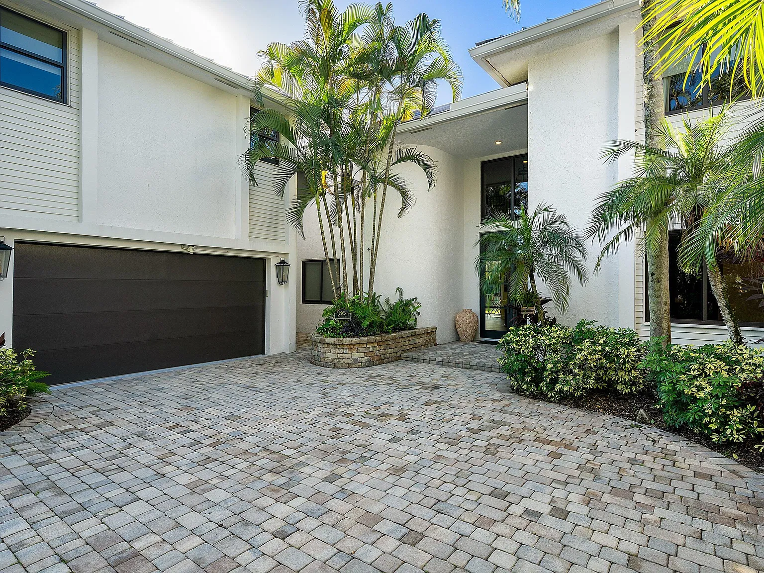 8 bed, 11.5 bath, 5749 sqft, $29,000 — Photo 4