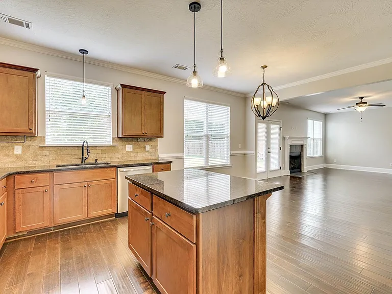 127 Radcliff Dr — Photo 17