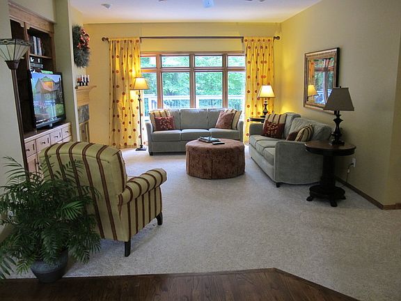 12949 Lincoln Ave : Living Room