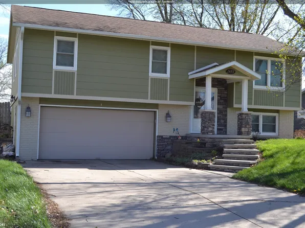 2655 Summer Meadows Dr, Perry, IA 50220