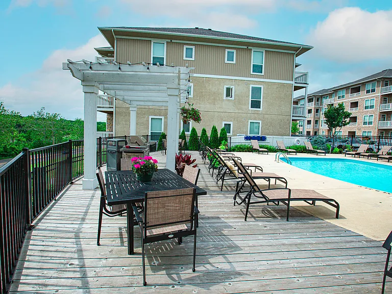 Scioto Ridge Lounge Areas in pool area