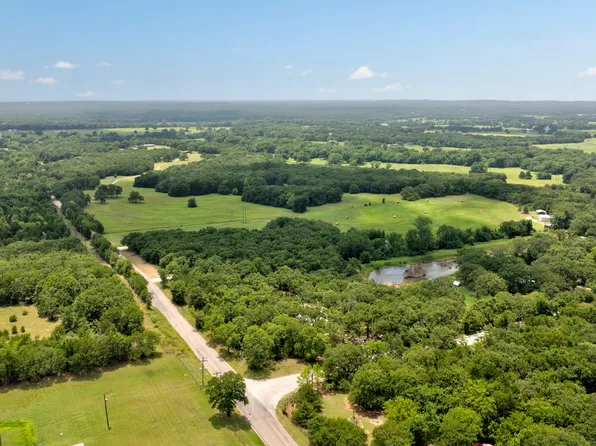 2214 Hawkins Rd, Whitesboro, TX 76273