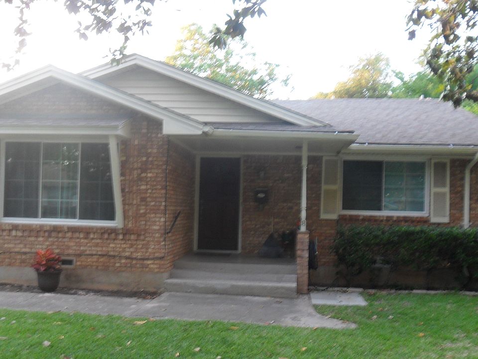 1st image of 2931 Touraine Dr