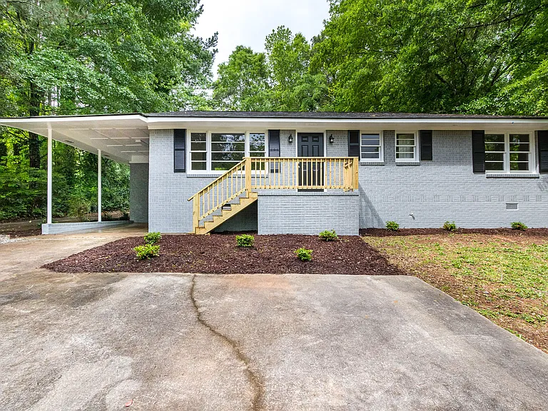105 Mountain View Dr — Photo 2