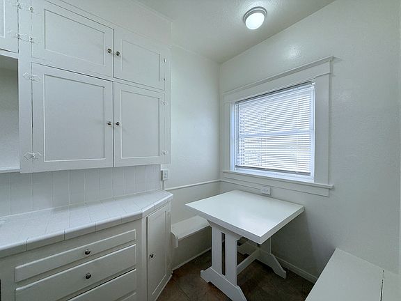 5th image of 325 W 3rd St Unit 303