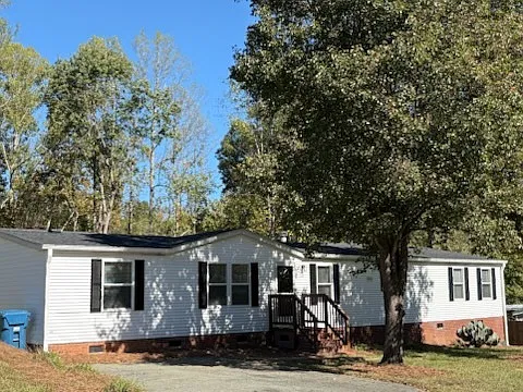 4 bed, 2.0 bath, 1863 sqft, $1,550 — Photo 3
