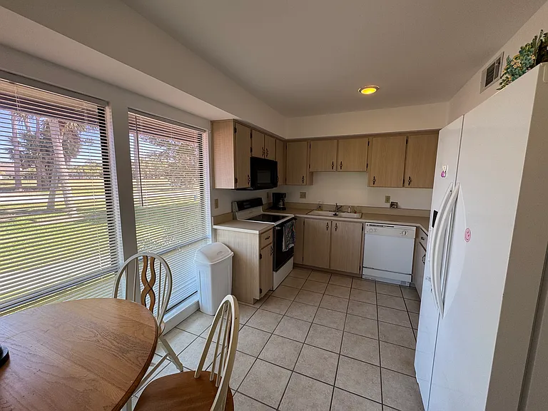 58 Clubhouse Dr #108 — Photo 10