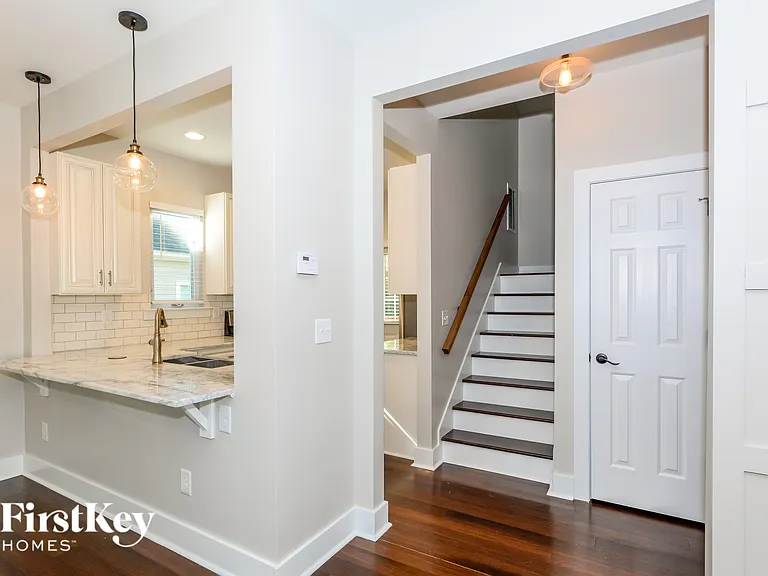 1717 Dallas Ave — Photo 5