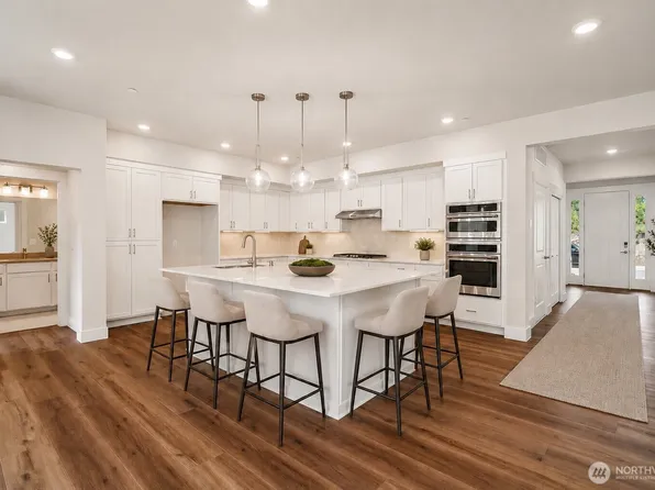 6406 213th Avenue Ct E, Lake Tapps, WA 98391
