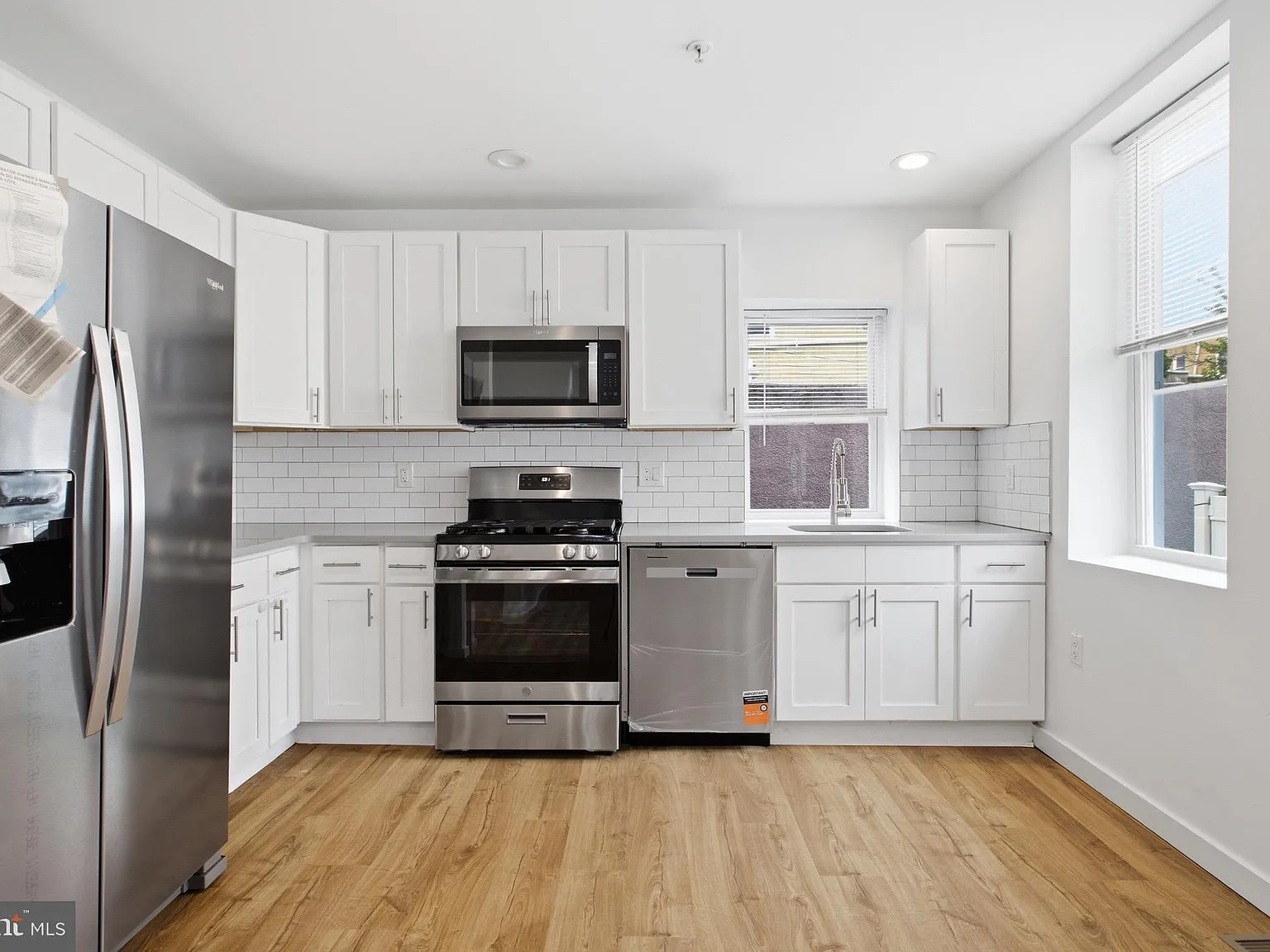 2 bed, 2.0 bath, 1000 sqft, $1,700 — Photo 4