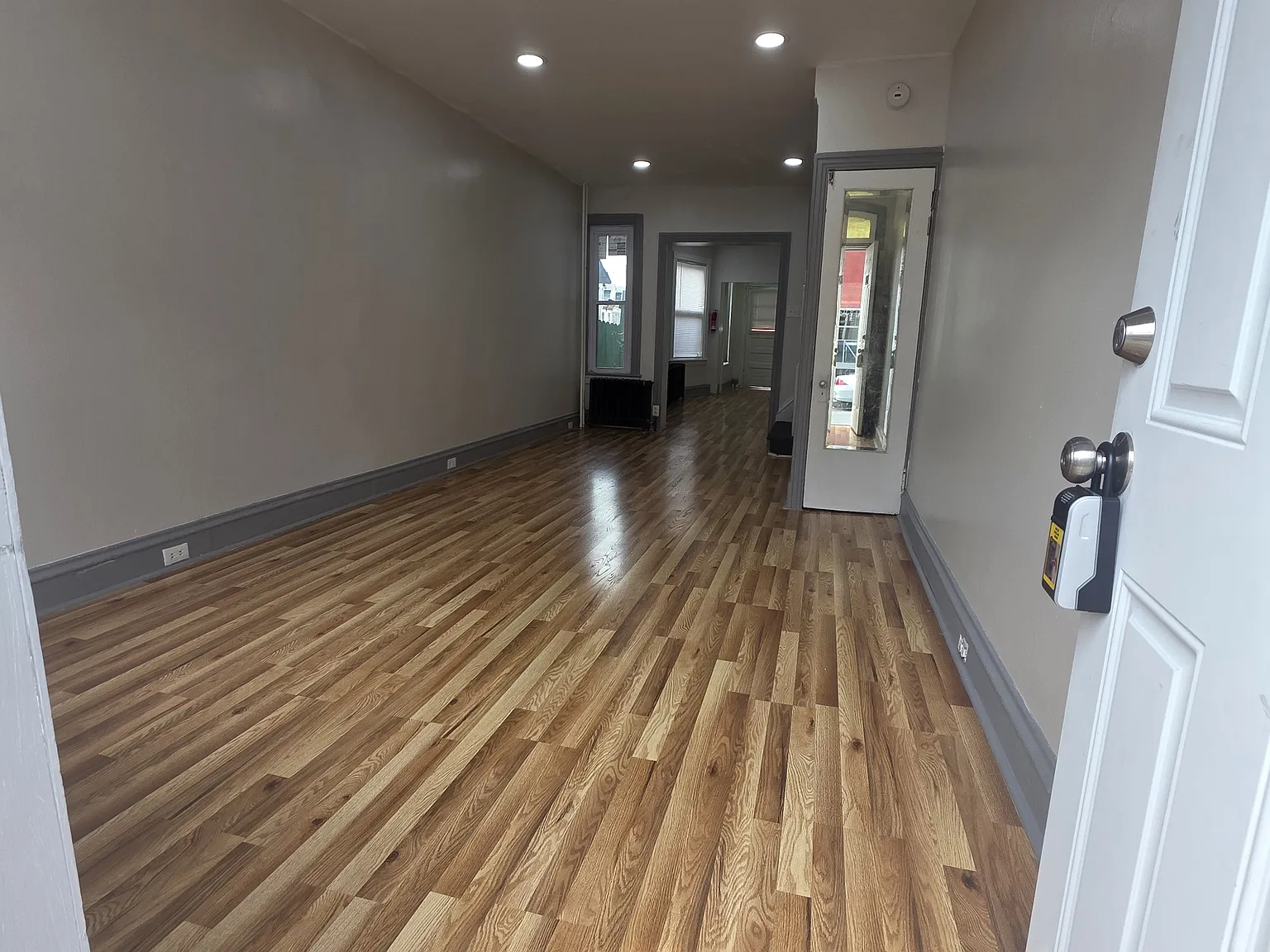 4 bed, 1.5 bath, 1019 sqft, $1,650 — Photo 2