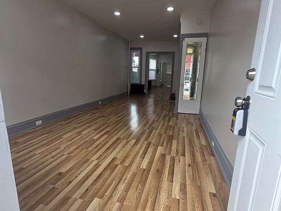 2nd image of 1121 Douglass St