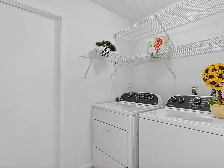 661 Hollows Cir — Photo 21