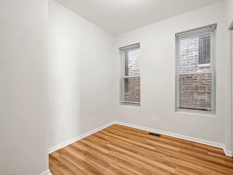 1812 S Throop St #1R — Photo 10