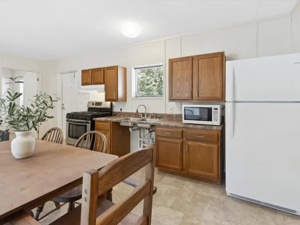 2200 Jewell Ln Space 8, Redding, CA 96001