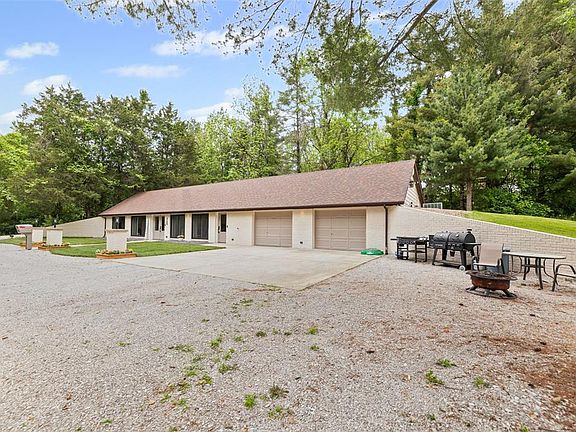 3rd image of 2100 Rose Knoll Ln