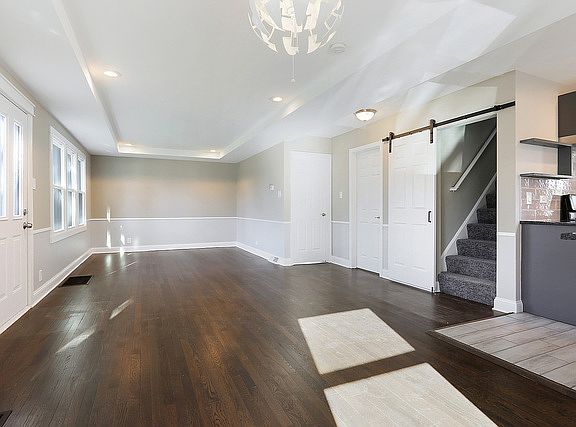4th image of 5360 W 91st St