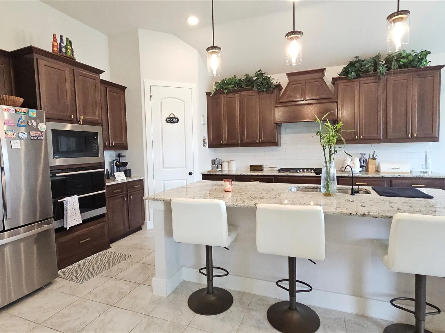 5 bed, 3100 sqft, $4,626 — Photo 3