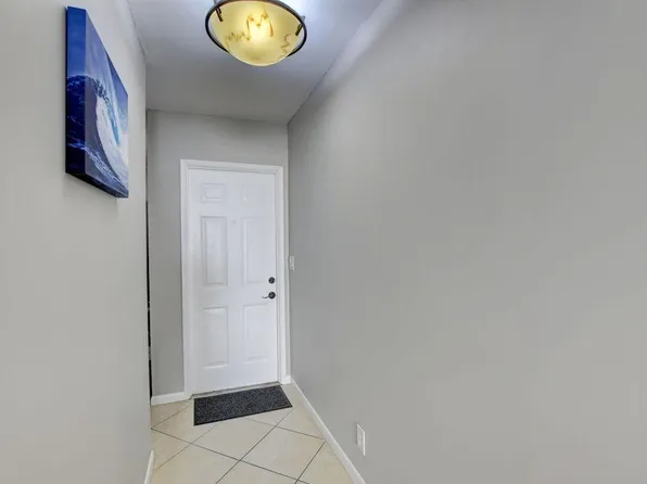 8236 NW 24th St, Pompano Beach, FL 33065