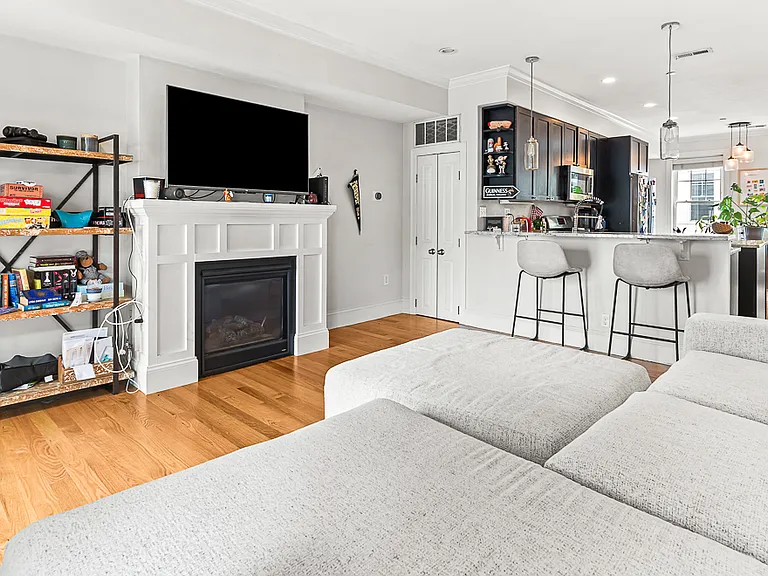 180 Gold St #3 — Photo 2