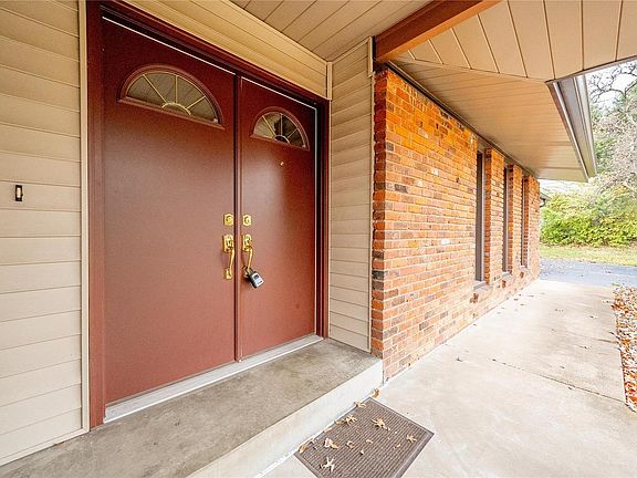 3rd image of 1048 Orchard Lakes Dr