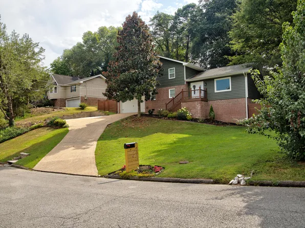 1117 Fieldstone Dr, Hixson, TN 37343