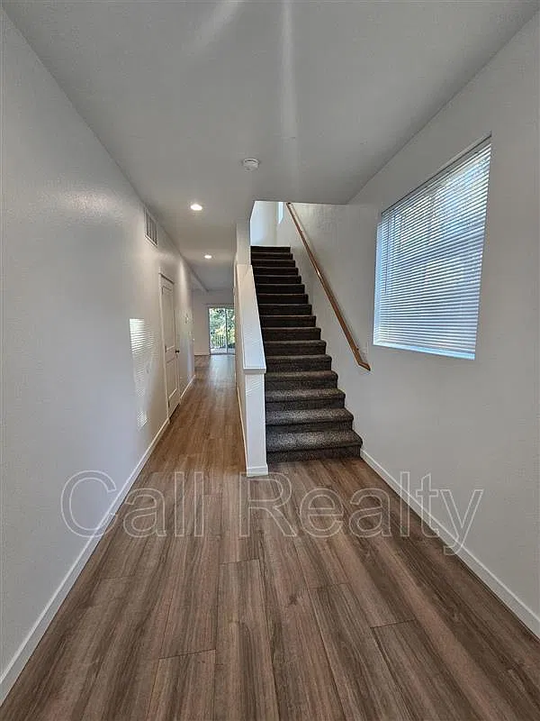 3 bed, 2.5 bath, 1522 sqft, $1,845 — Photo 2