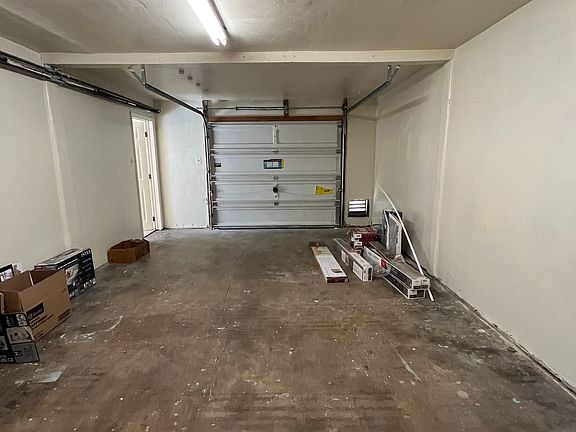 5th image of 2218 Swan St