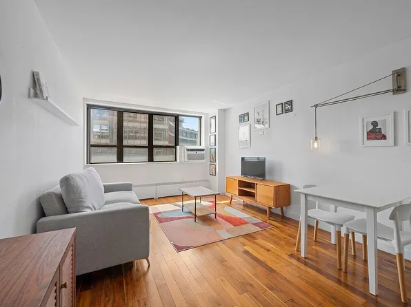 301 W 110th St APT 4V, New York, NY 10026