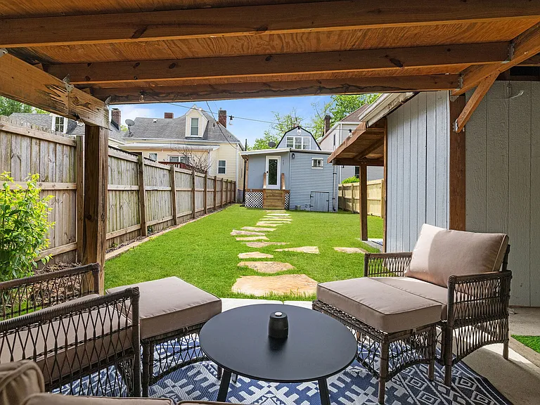Hartford St — Photo 13