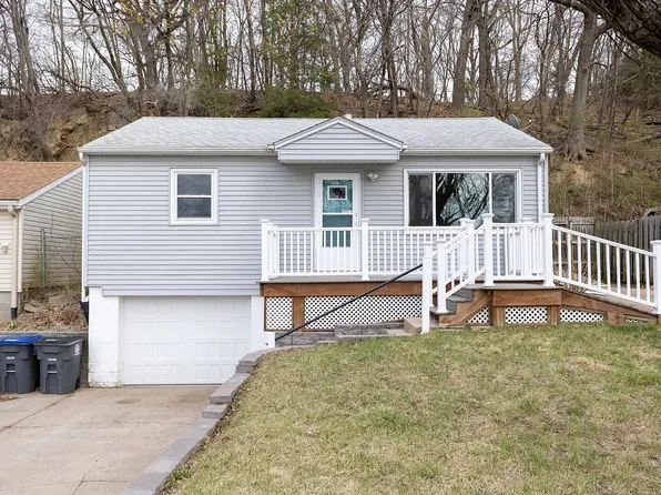 1557 Sunset Dr, Council Bluffs, IA 51503