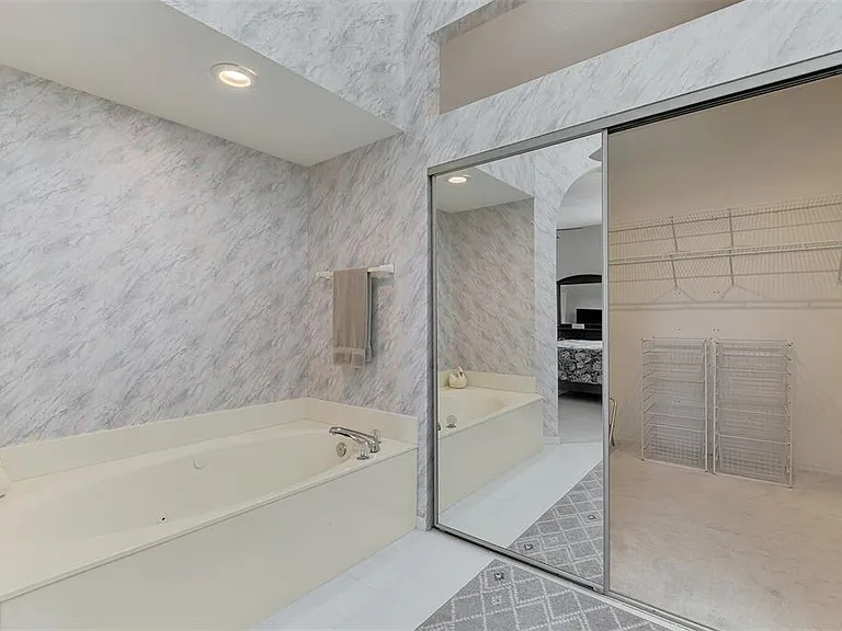 549 Fallbrook Dr — Photo 34