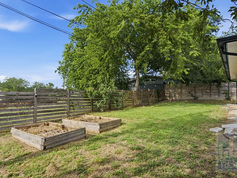 2703 Burleson Rd — Photo 28