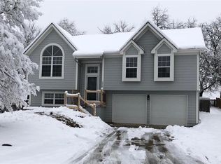 2020 SW Sterling Dr, Lees Summit, MO 64081